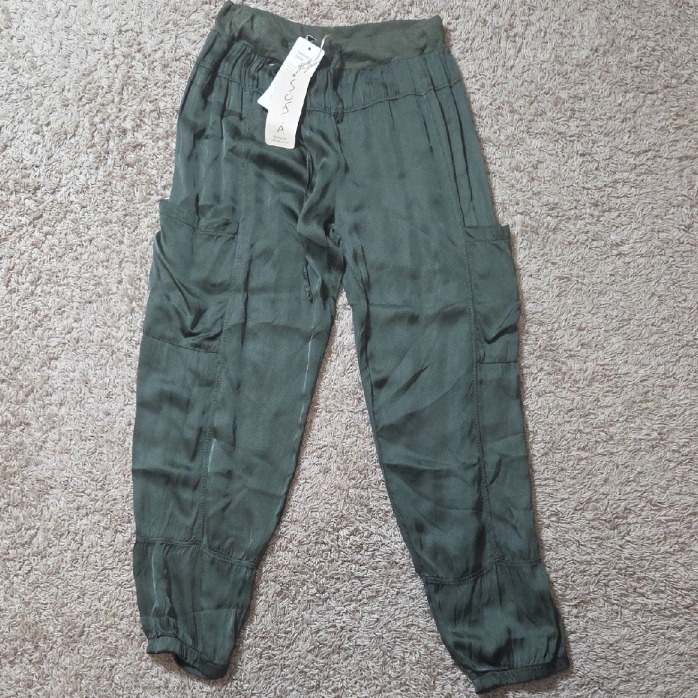 NWT Sofia Made in Italy Silky Green Cargo Jogger Pants, Sz Small, $109.00 Value